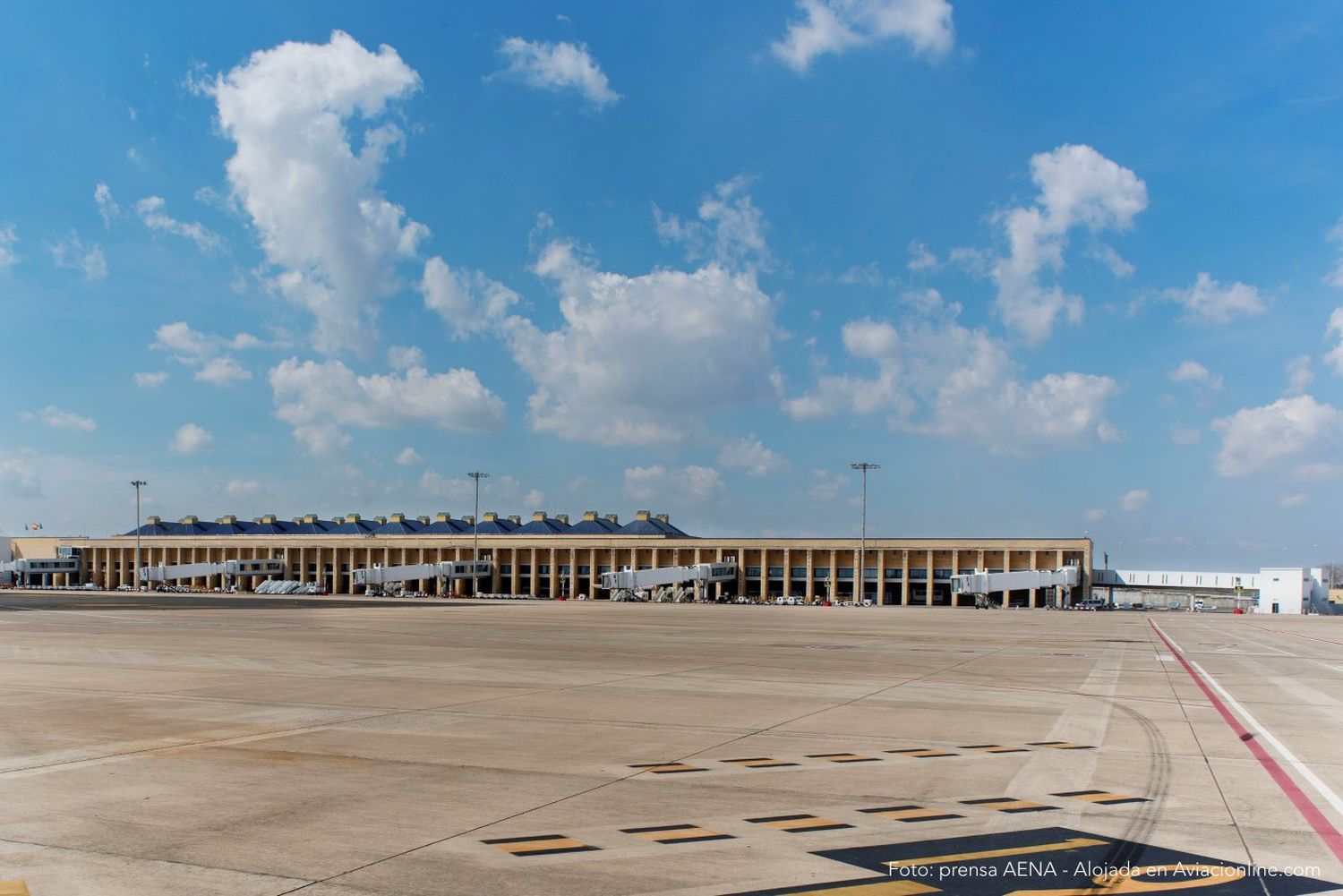 Final de la Europa League: Aeropuerto de Sevilla recibe una treintena de vuelos chárter