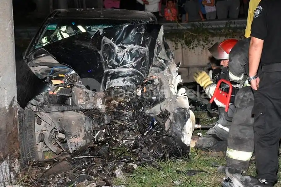 Grave accidente: murió tras chocar una columna en la circunvalación de Santa Fe