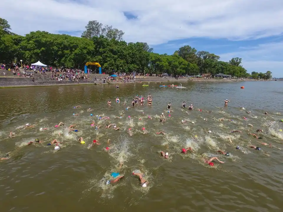 Aguas Abiertas: un gran espectáculo brindaron más de 700 nadadores en nuestra laguna