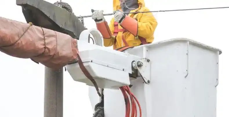 Murió un joven operario de Enersa tras el fuerte temporal: fue identificado