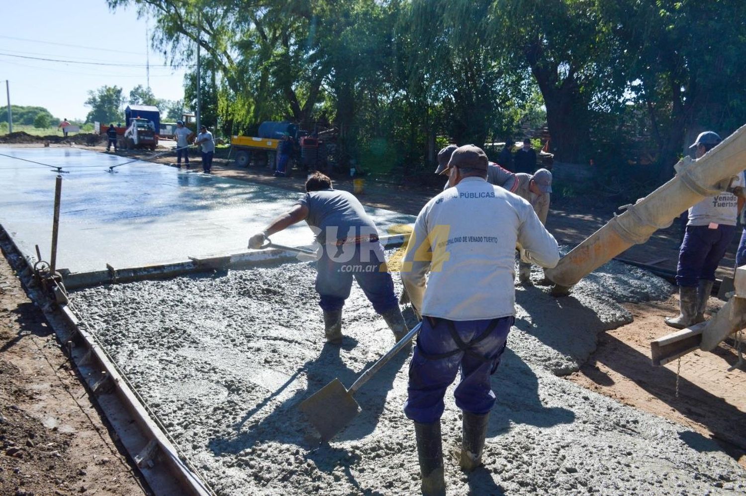 El gobierno municipal pavimenta otra importante arteria en la ciudad
