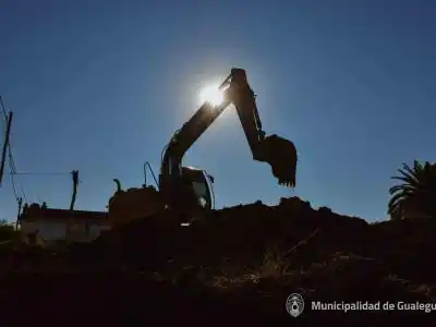 El Municipio realiza trabajos de limpieza de terraplenes en Barrio Dunat