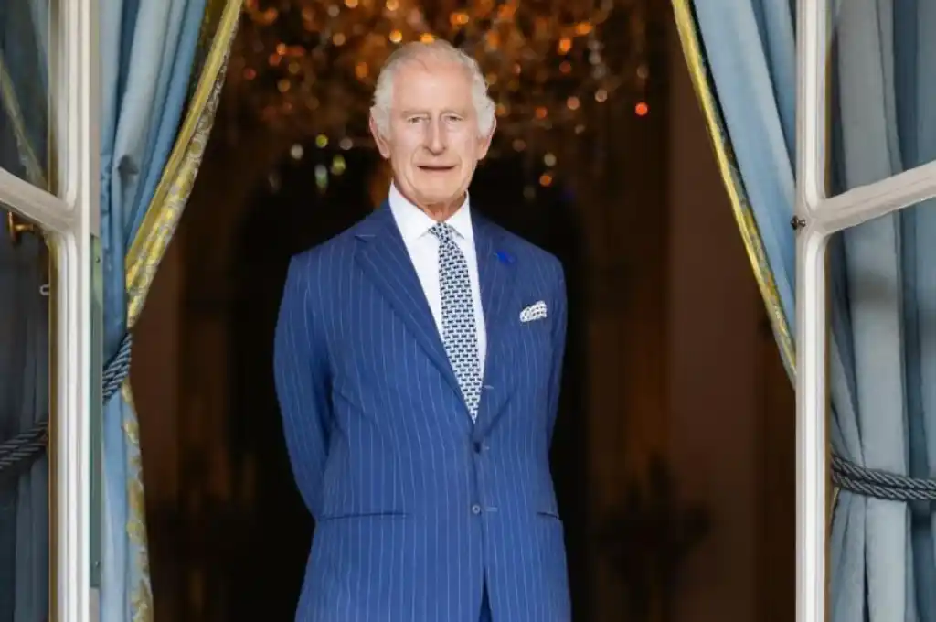 Aunque el monarca ha retomado sus actividades públicas, la preocupación por su salud no ha disminuido.