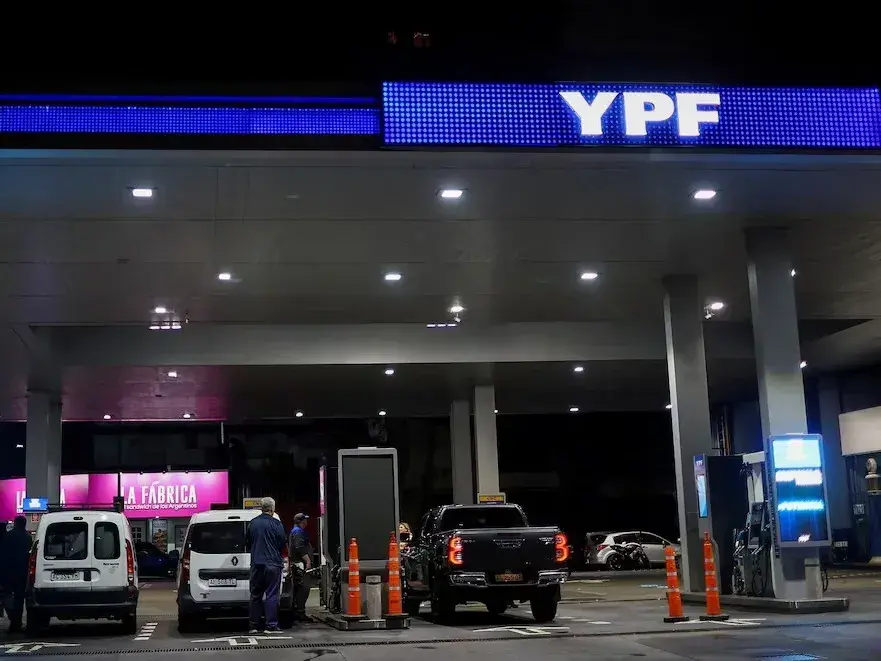 Una estación se servicio de la petrolera de bandera (REUTERS/Agustin Marcarian/File Photo)