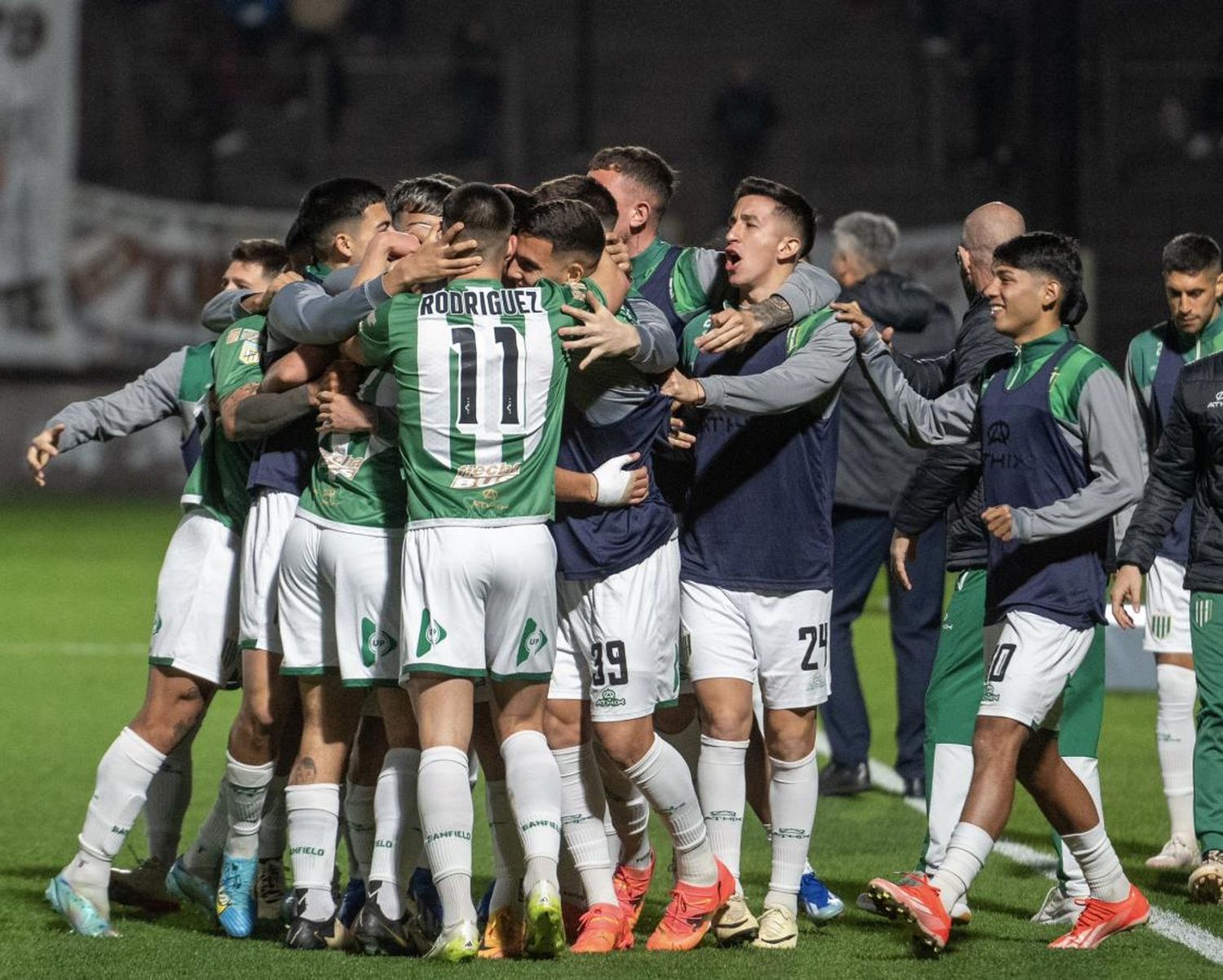 Banfield festeja en Vicente López.