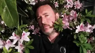 El ex Auténticos Decadentes Nico Landa presenta «El amor es un accidente»