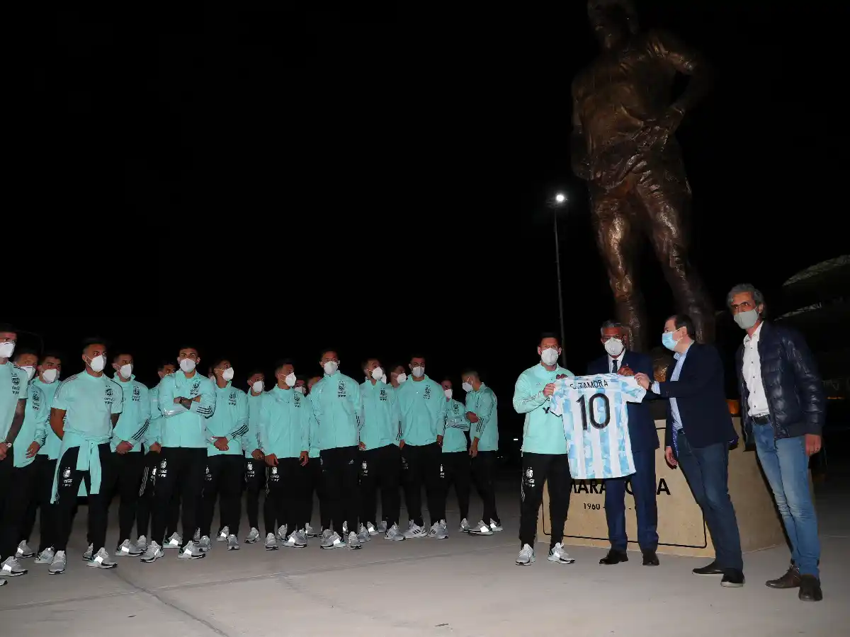 En la previa, la Selección homenajeó a Maradona