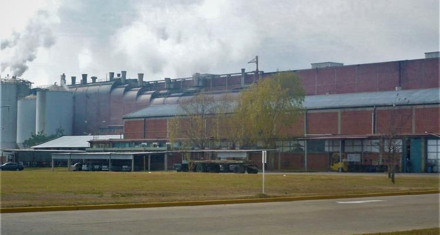 Coronavirus: Papel Prensa no aisló a trabajadores porque “no hay contactos estrechos” en la fábrica