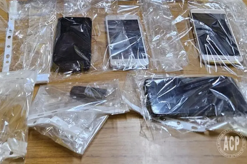 Requisa en la cárcel de Coronda: encontraron celulares y tarjetas chips