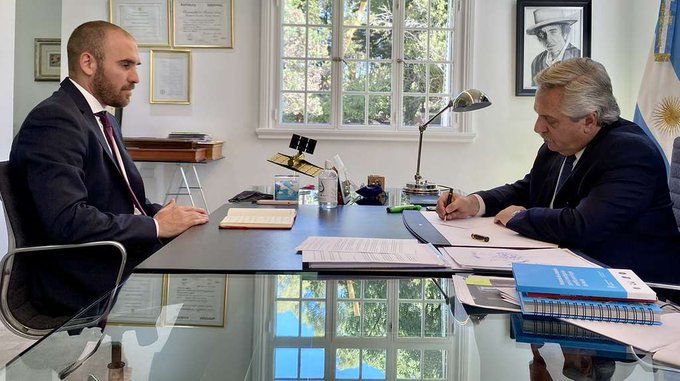 El Gobierno prorrogó por decreto la doble indemnización y la prohibición de despidos hasta junio de 2022