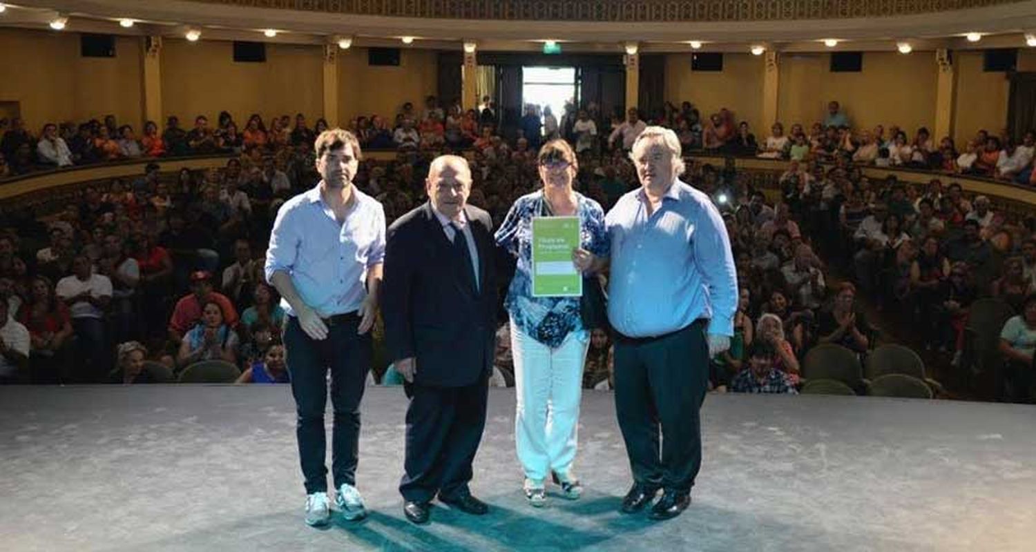 Se entregaron 286 escrituras de viviendas a vecinos de General Pueyrredon