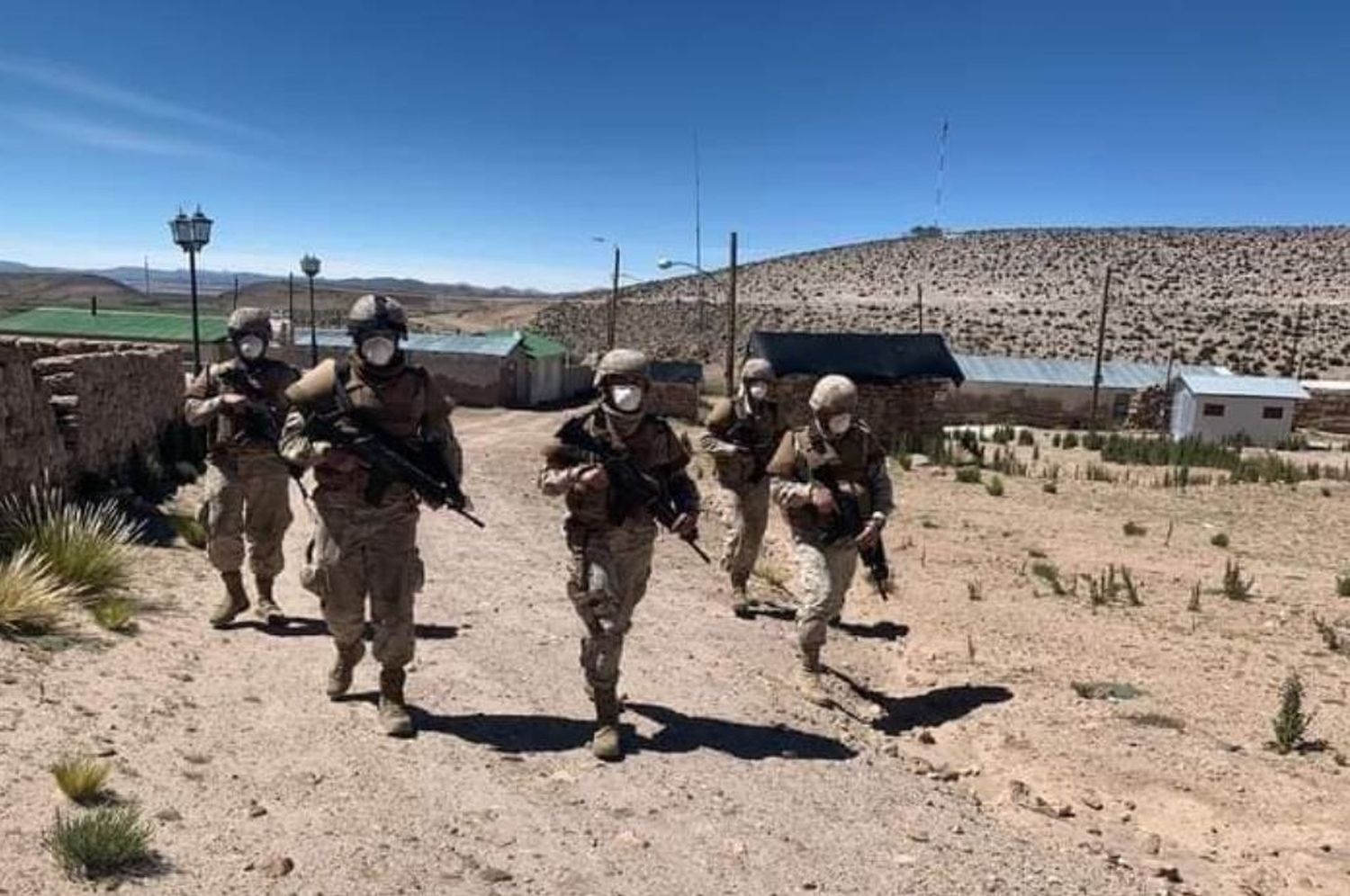 Chile militariza su frontera con Bolivia y Perú por el ingreso de migrantes ilegales