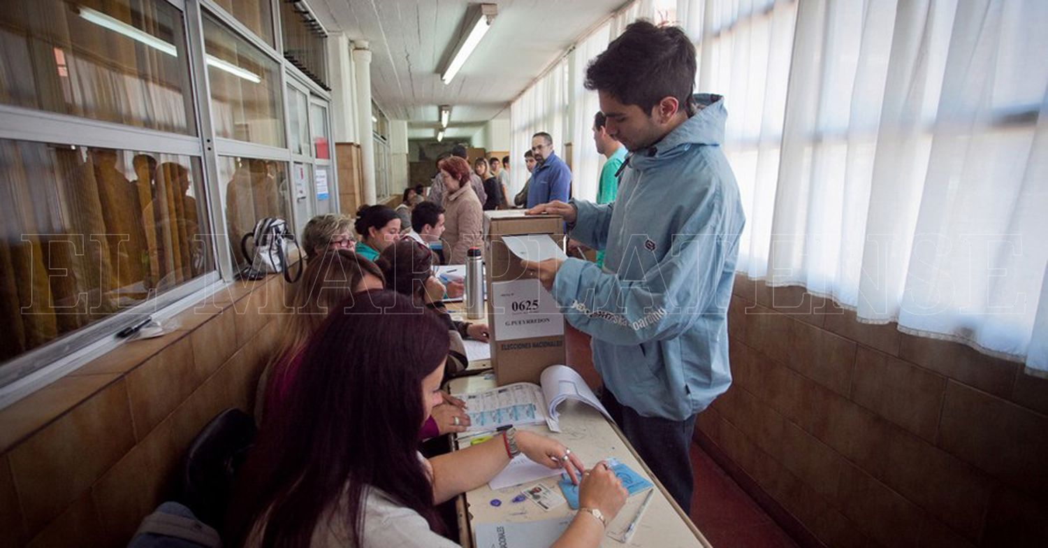 El Gobierno promete un escrutinio "más rápido" que en las PASO