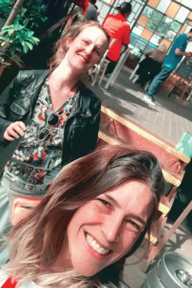 Las hermanas López, en una pausa creativa