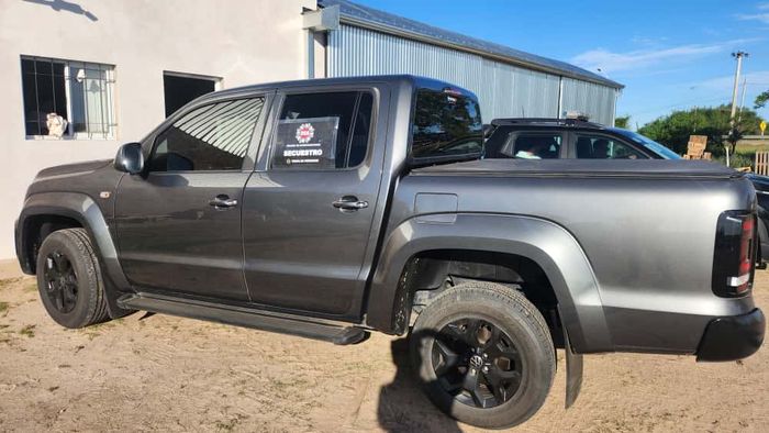 Rescataron a 42 personas en situación de explotación laboral y secuestraron armas, dinero y documentación - 6