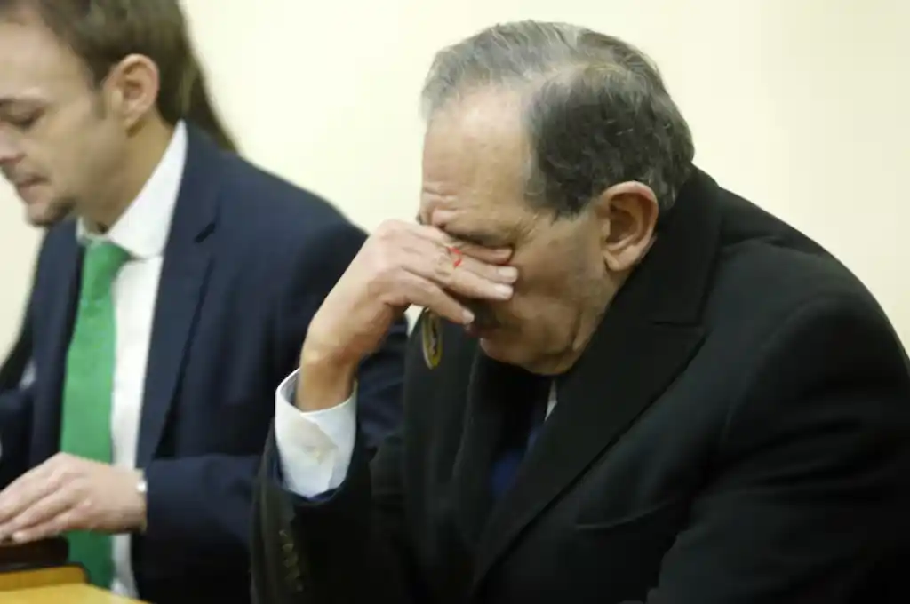 Alperovich esperó la decisión en el interior de los Tribunales de Tucumán.