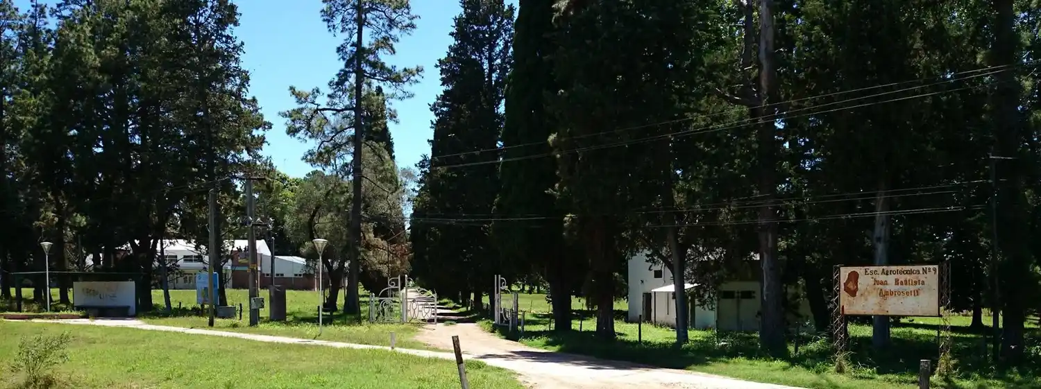 Entrada a la Escuela Agrotécnica J.B.Ambrosetti-