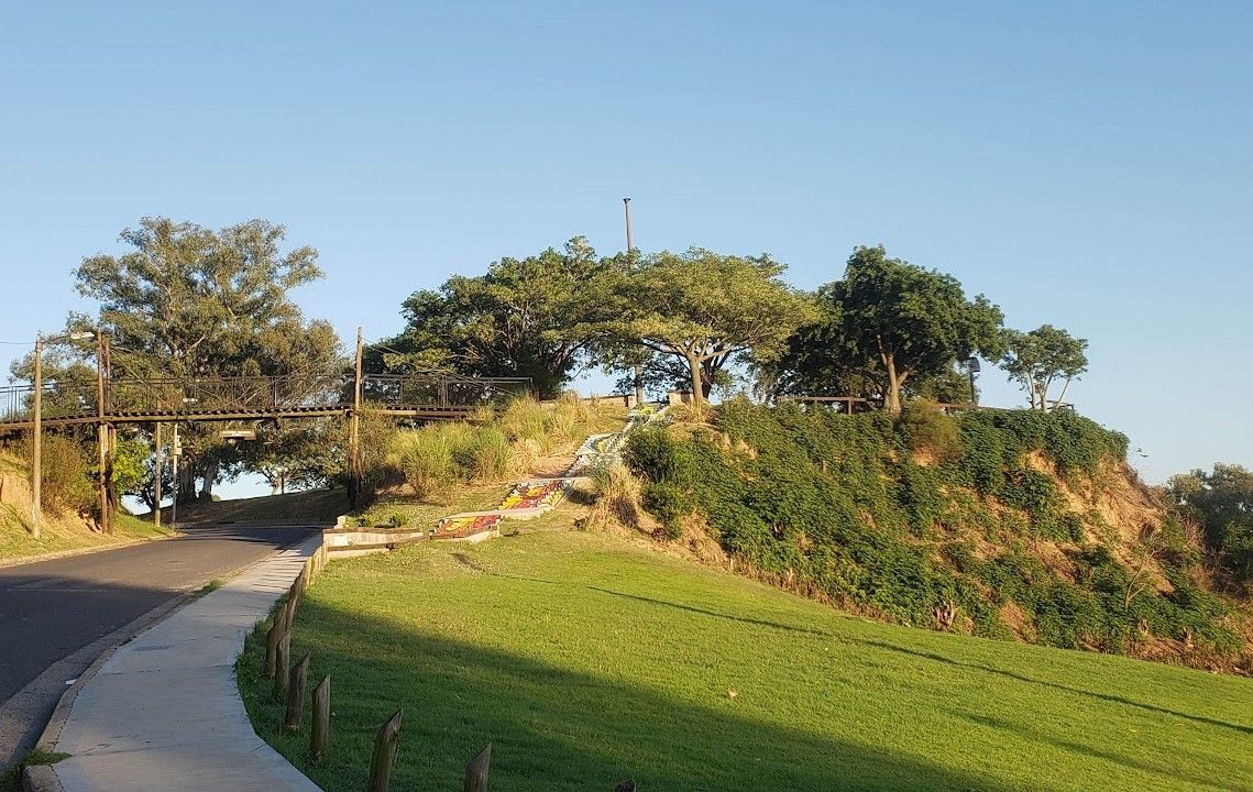 Desde La Redacción a las barrancas desde las que se divisa el Paraná se puede caminar. Foto: laguiaclub.com
