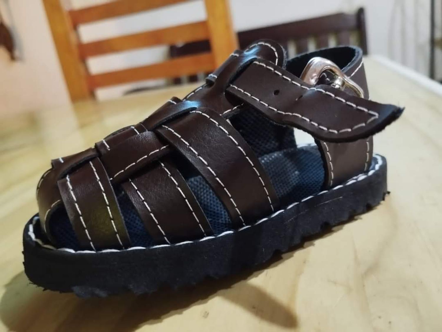 Ju busca esta sandalia de bebé