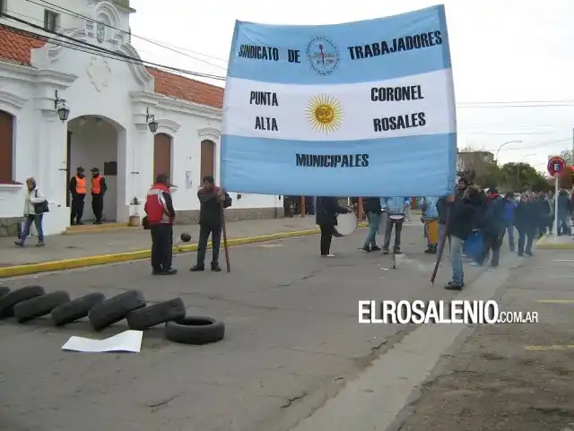 Coronel Rosales: Empleados municipales comenzaron paro