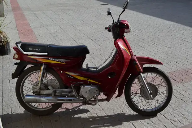 Le robó la moto a una agente de tránsito, pero lo vieron justo a tiempo