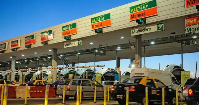 Proyectan eliminar las barreras de peajes de las autopistas porteñas