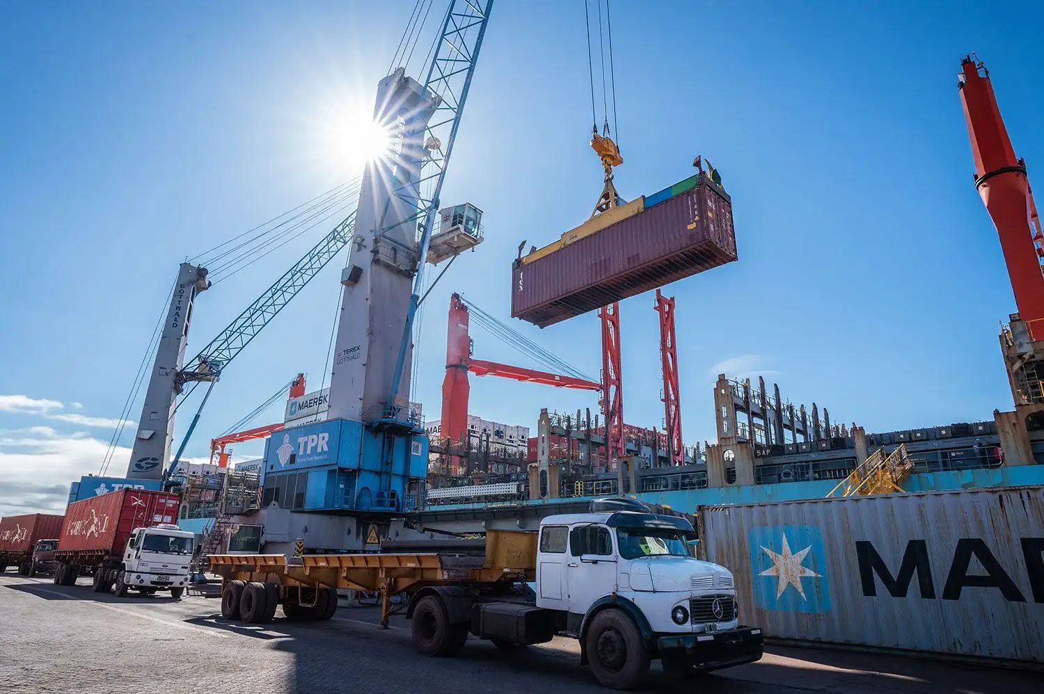 La Provincia alcanzó cifras históricas en el movimiento de cargas en puertos y aeropuertos.