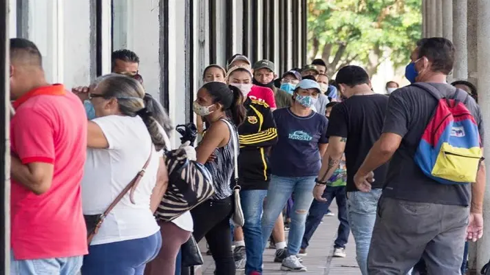 OLIVARES DENUNCIA OCUPACIÓN de 80% de las UCI: clínicas y hospitales colapsados por COVID-19