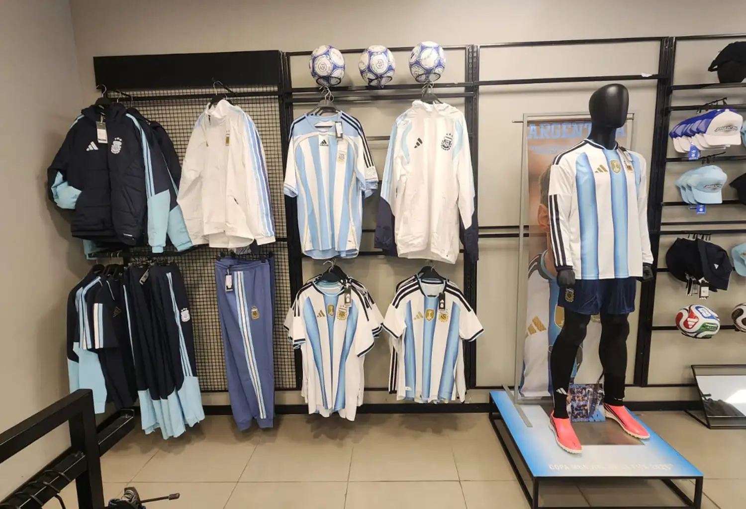 Las camisetas que quedan, hasta nueva reposición.