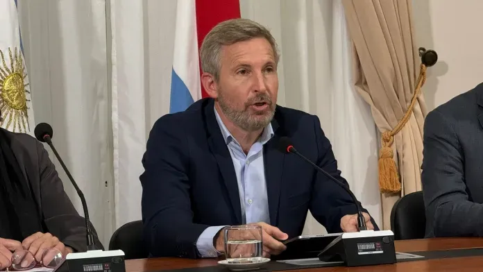 Rogelio Frigerio anunció medidas para recomponer los salarios docentes