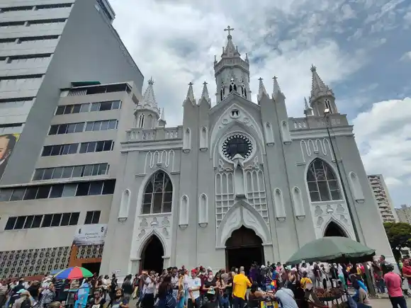 EN FOTOS: así los feligreses recorrieron los siete templos en Caracas