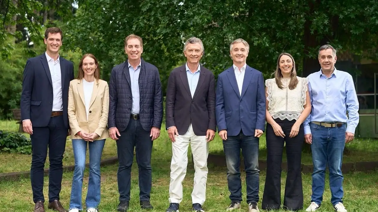 Mauricio Macri con los candidatos del PRO en la alianza con LLA en Ciudad y provincia de Buenos Aires.