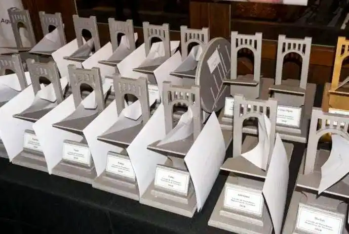 Los premios Puente Colgante