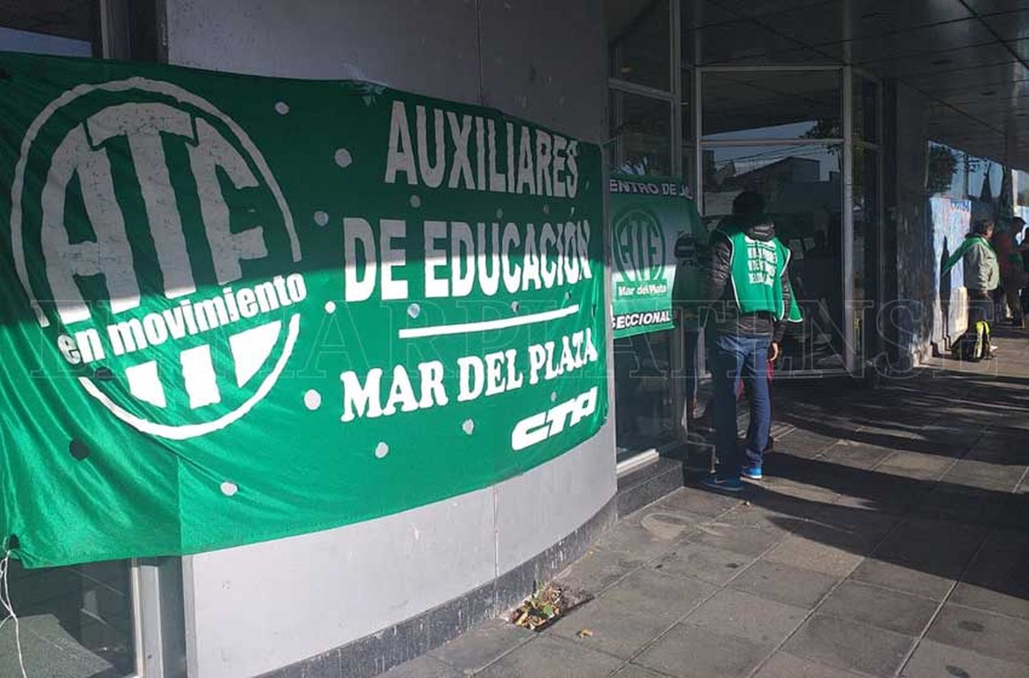 Estatales protestaron en el Consejo Escolar y prevén más medidas