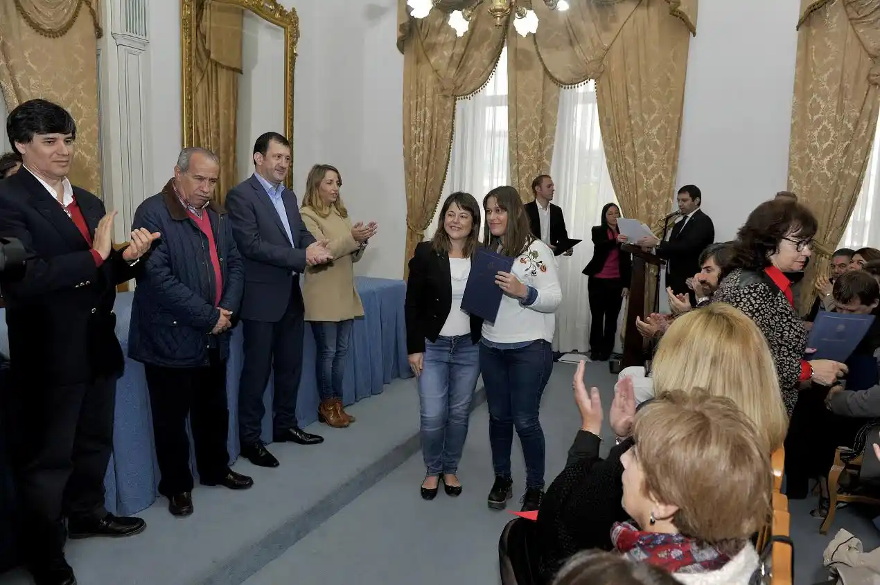 El gobierno provincial entregó aportes a 54 bibliotecas populares entrerrianas