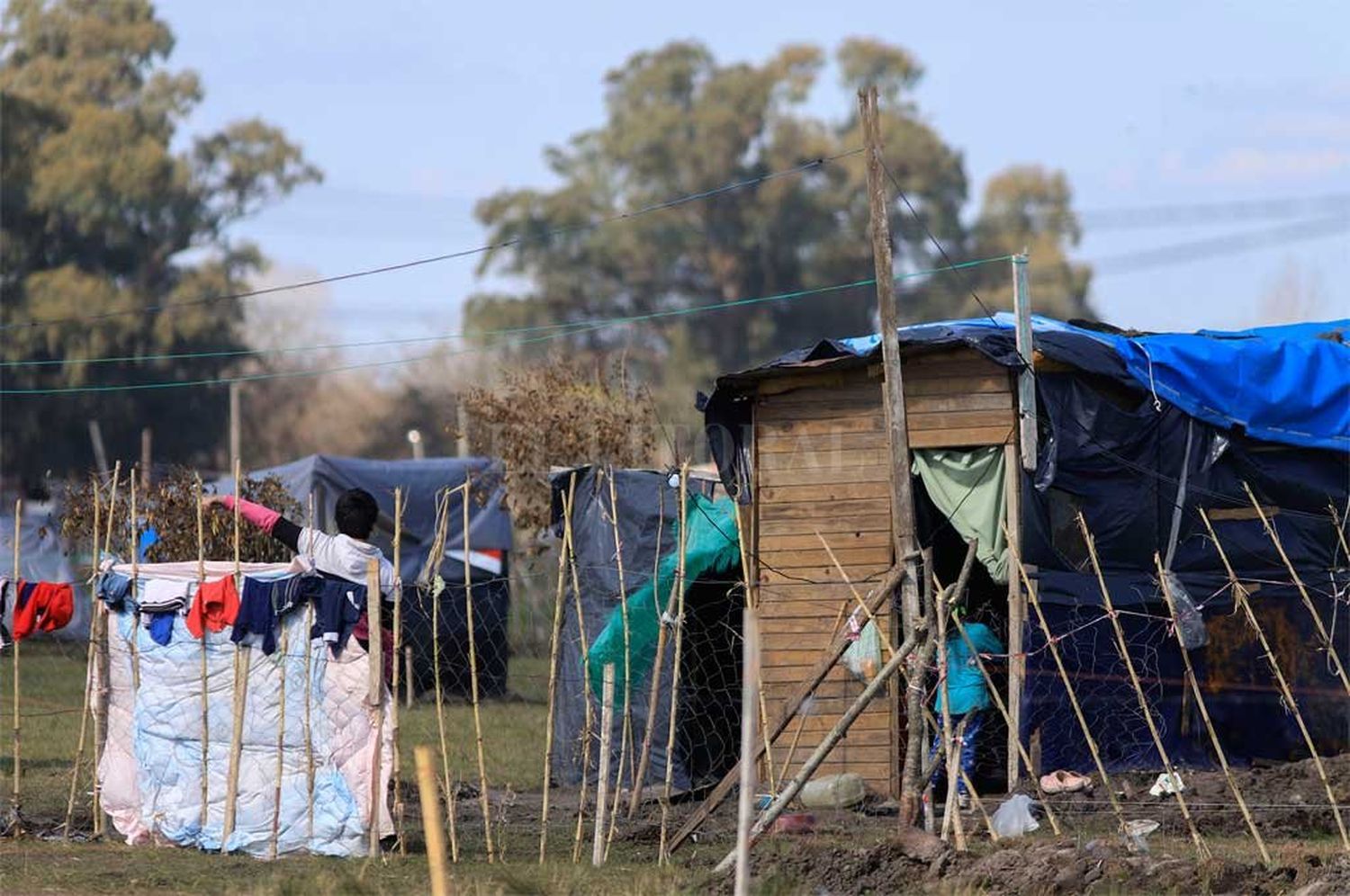 Para frenar usurpaciones Kicillof otorga un subsidio mensual de hasta $ 50 mil pesos