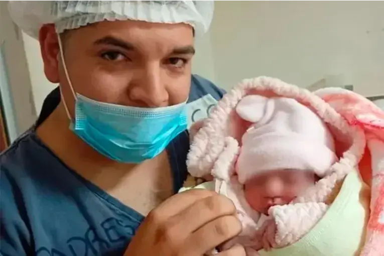 Una beba nació el día del cumpleaños de Messi y sus padres la llamaron “Messia”