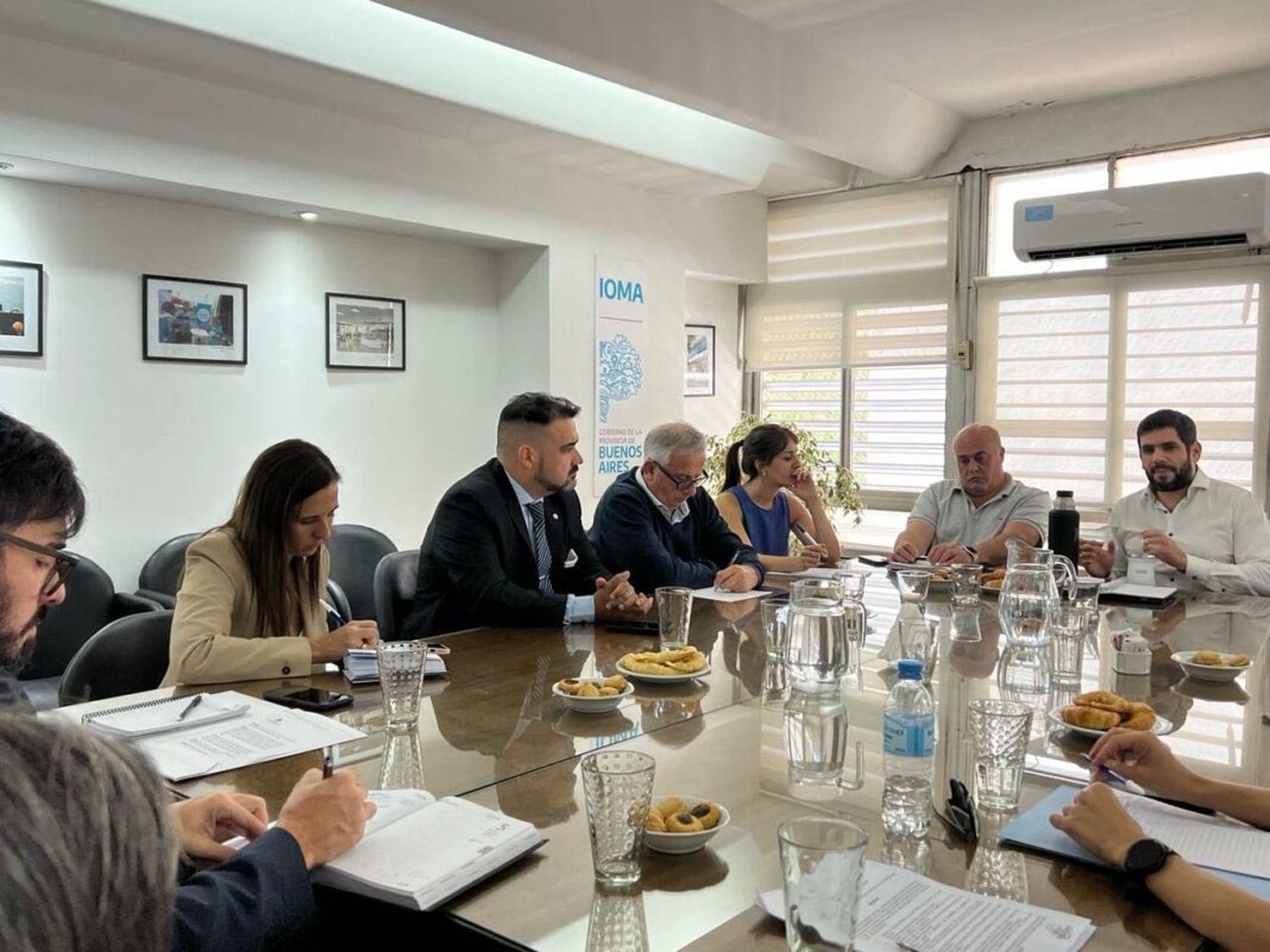 Mesa de trabajo por la situación de IOMA