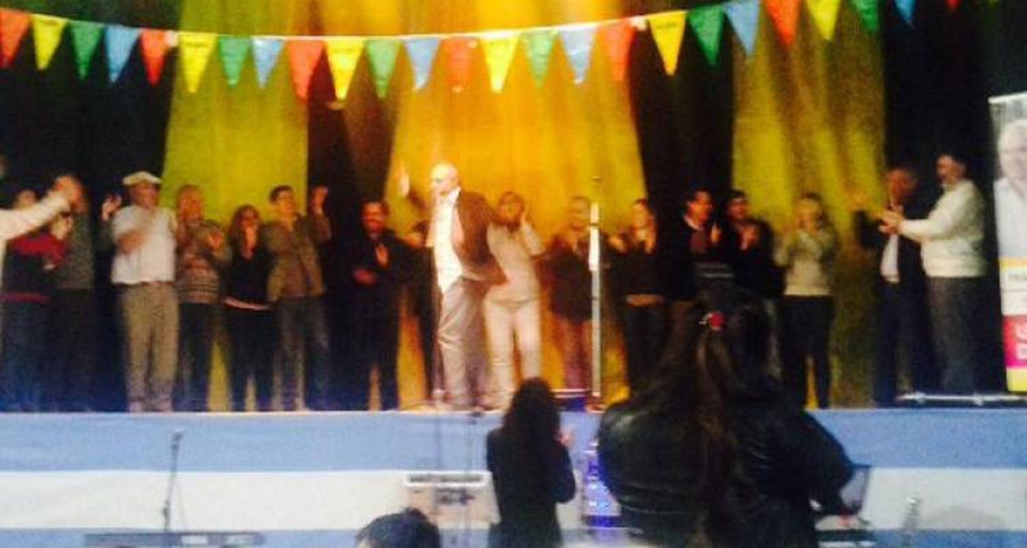 Elecciones 2015: Ante 600 personas, Rosa bailó como Macri
