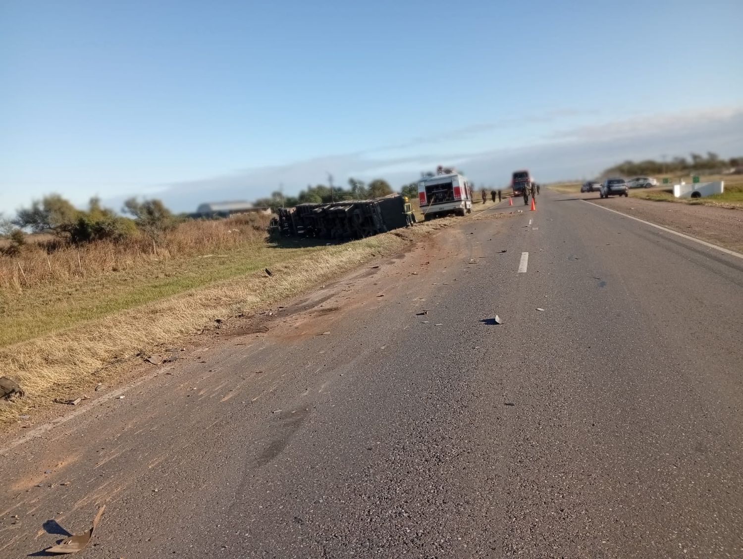 Accidente entre dos camiones en Ruta Nacional 34: uno de los vehículos volcó tras un roce