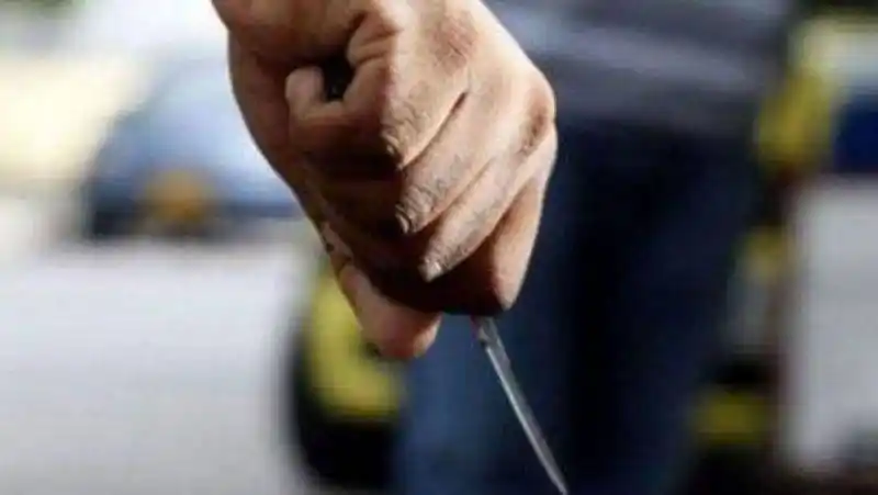 Arrestado: la amenazó con una tijera para robarle