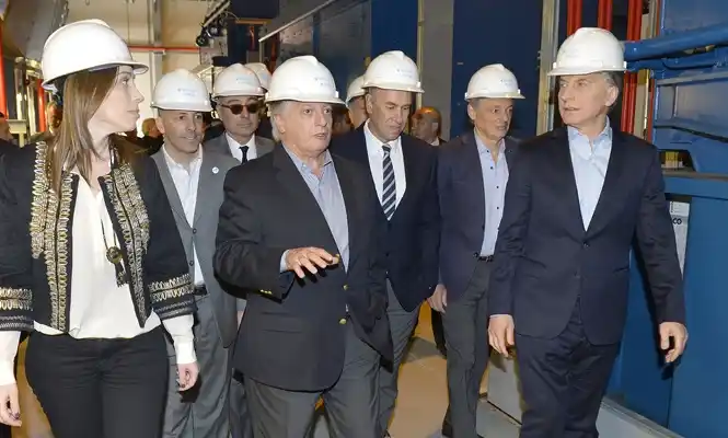 Vidal, Macri y Aranguren recorren Pampa Energía, en el Parque Industrial. 
