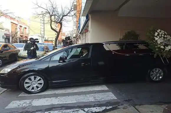 Dolor e impotencia en el último adiós a Sebastián Cejas, el hombre asesinado frente el Hospital Español