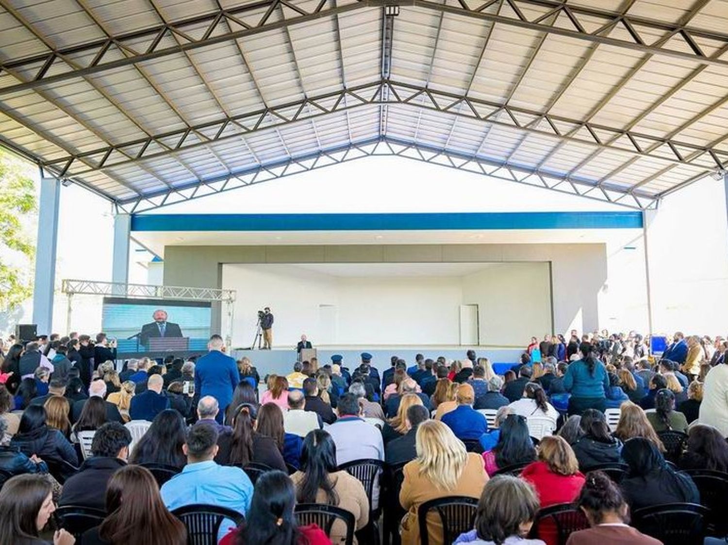 “En Formosa rige la Ley de Lemas, no
existen boletas oficiales, todas son azul”