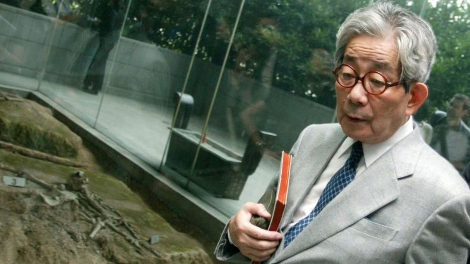 Muere escritor japonés y Nobel de Literatura Kenzaburo Oe