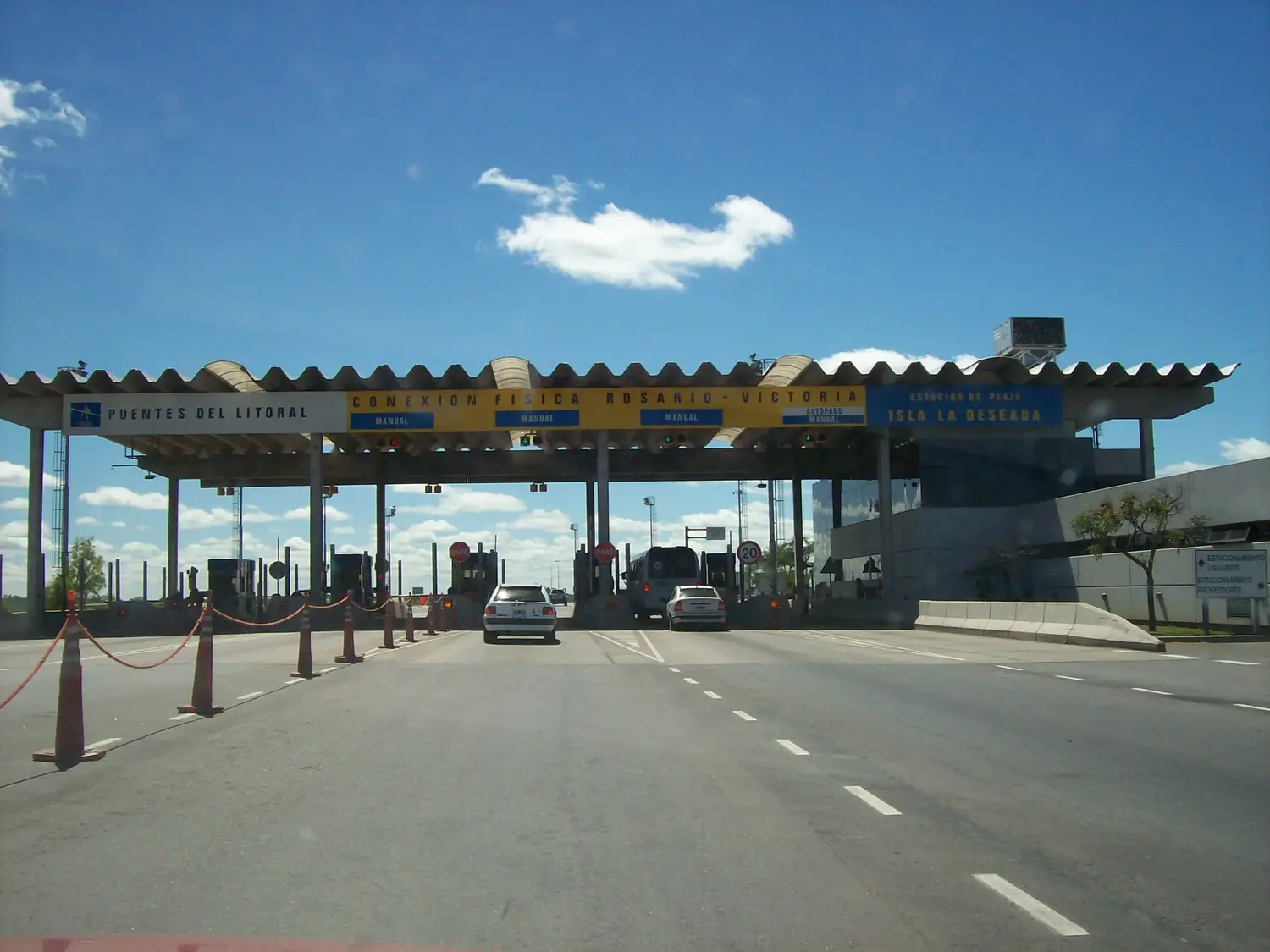 Peaje Rosario-Victoria.