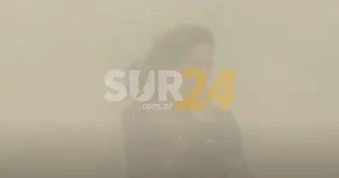 Video: la tormenta de viento y tierra que sorprendió a Tolosa Paz en un acto