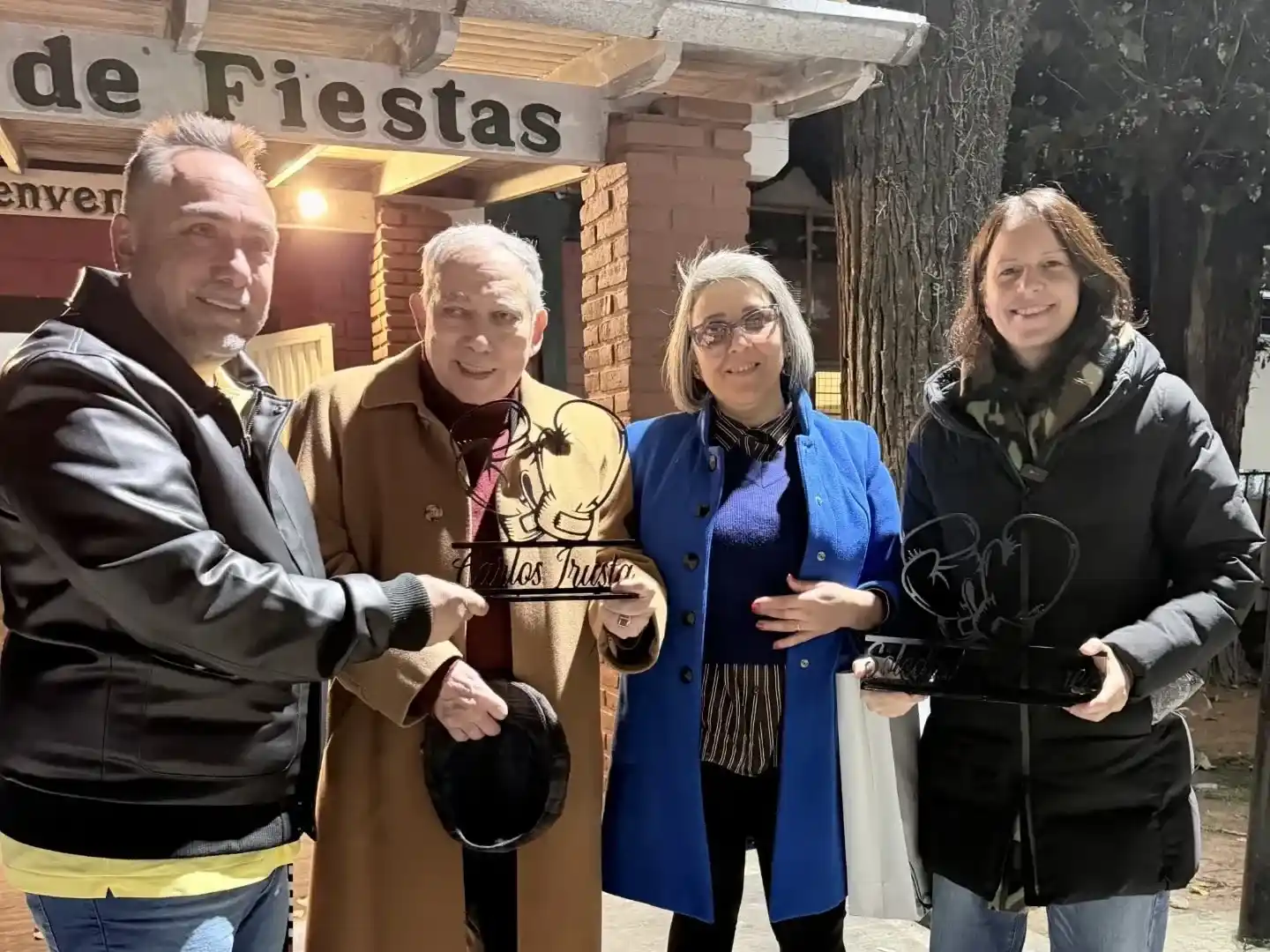 El periodista Carlos Irusta presentó anoche en Vicente López su libro "Yo estuve ahí: Mi vida junto al boxeo".