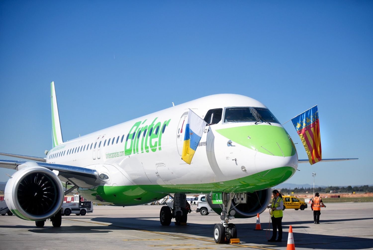 Binter se pone elegante para volar a Madrid