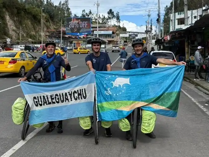 Cómo y dónde recibieron Año Nuevo los gualeguaychuenses que viajan en bicicleta rumbo a Estados Unidos